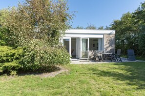 Exterior - Mooi Gerenoveerd Vakantiehuis Voor 4 Personen op Park Garnekuul in Callantsoog (Callantsoog)
