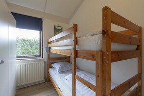 3 bedrooms, travel cot, WiFi
