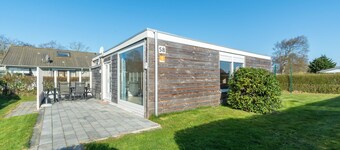 Prachtige 6 Persoons Vakantiebungalow op Korte Afstand van het Brede Zandstrand van Julianadorp aan Zee