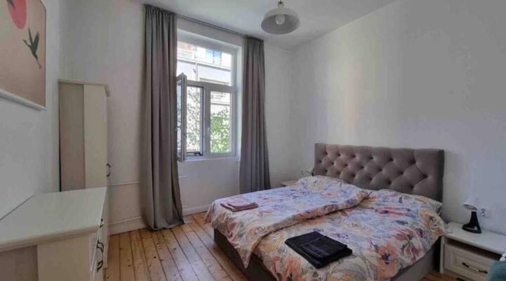 1 habitación, tabla de planchar con plancha, wifi gratis y ropa de cama 