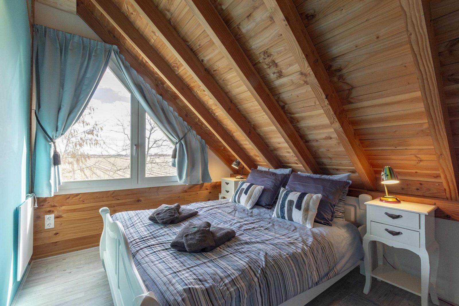 2 bedrooms, travel crib, WiFi