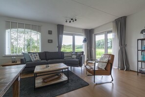 TV - Modern en Prachtig Appartement aan zee in Julianadorp Voor 4 Personen (Julianadorp aan Zee)