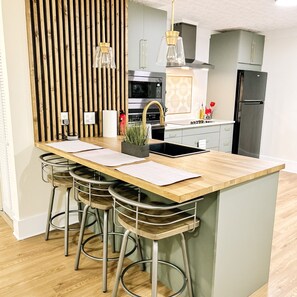 Fridge, microwave, oven, stovetop - Pet-Friendly Bungalow - Close to UF & Downtown! (Gainesville)