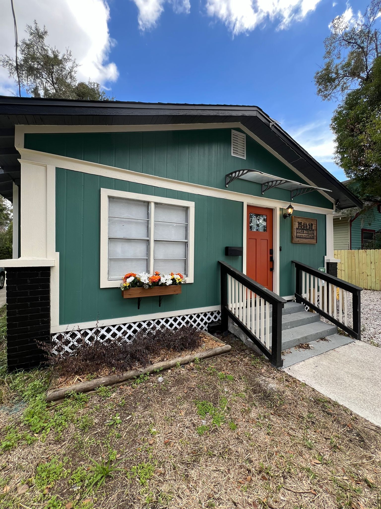 Cozy Cottage~Newly Renovated Home~Next to UF~Pets Welcome!