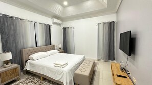 2 عدّة غرف نوم ومكواة/لوح كي وواي فاي مجانًا وملاءات أسرّة