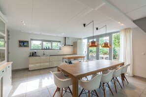 Fridge, dishwasher, coffee/tea maker, toaster