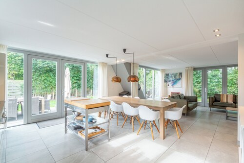 Luxe en stijlvol ingericht XL- vakantiehuis op het Sandepark, slechts 800 meter vanaf de strandopgang van Groote Keeten.