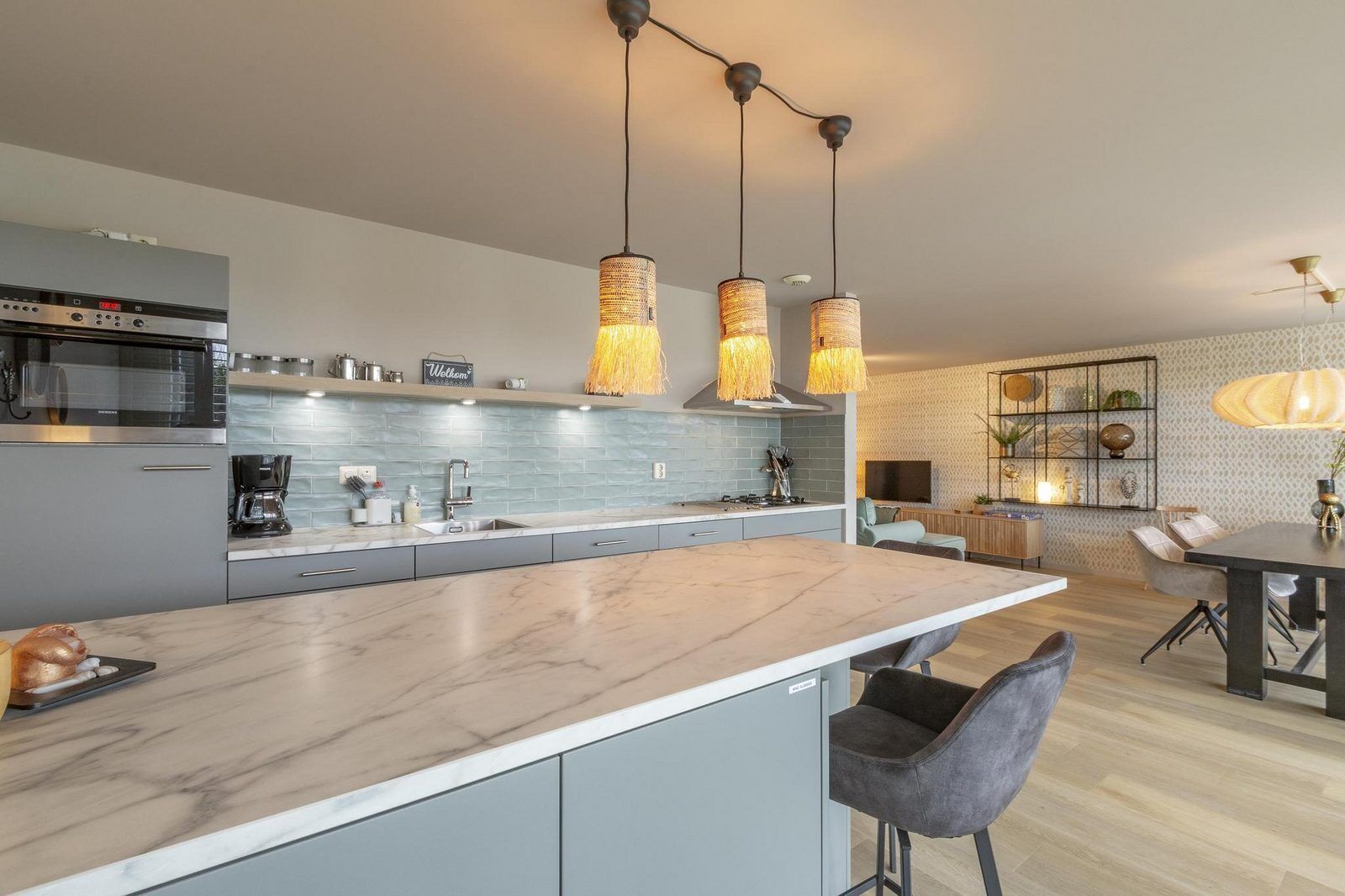 Dishwasher, coffee/tea maker, toaster, dining tables