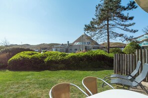 Terrace/patio - Een Appartement dat Sfeervol is Ingericht Voor 4 Personen (Julianadorp aan Zee)