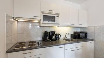 Dishwasher, coffee/tea maker, toaster, highchair