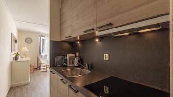 Dishwasher, coffee/tea maker, toaster, dining tables