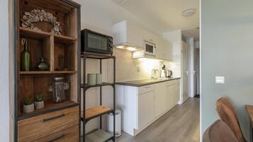 Dishwasher, coffee/tea maker, toaster, dining tables