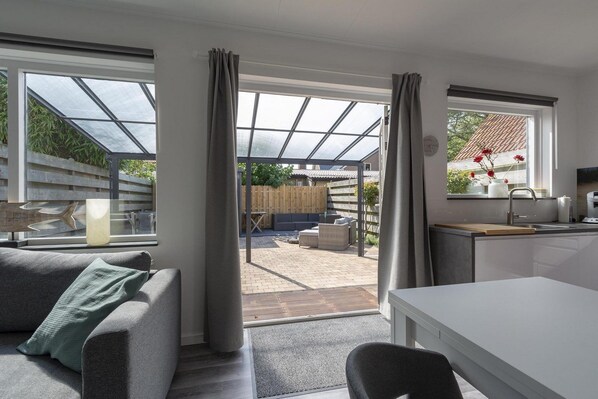 Smart TV - Voor 2 Personen een Vakantiehuis te Vinden in het Mooie Callantsoog op Loopafstand van het Centrum (Callantsoog)