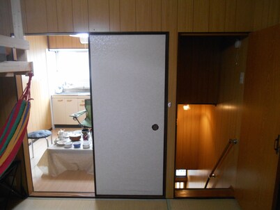Pet friendly, close to USJ and the planned Expo site. Wooden log house style rooms