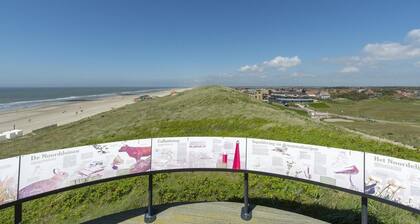 Prachtig Vakantieappartement met Ruim Balkon, Direct Tegenover de Strandopgang van Callantsoog Gelegen