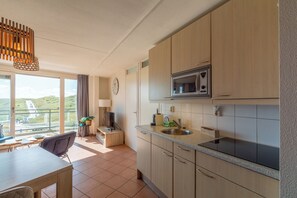 Dishwasher, coffee/tea maker, toaster, dining tables