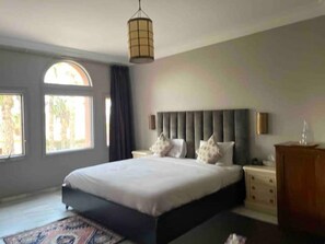 4 camere, una scrivania, ferro/asse da stiro, Wi-Fi