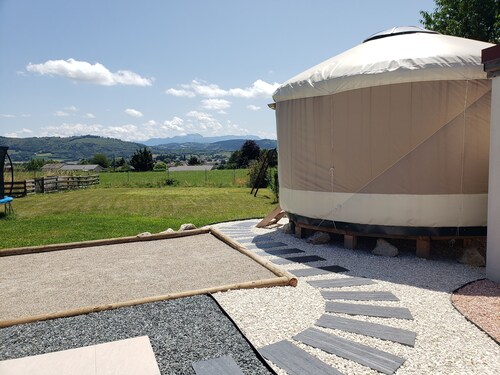 Yourte à 15 Minutes du lac de Paladru. Vue sur les Montagnes, Dépaysement Assuré