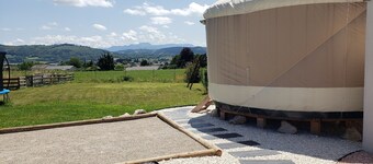 Yourte à 15 Minutes du lac de Paladru. Vue sur les Montagnes, Dépaysement Assuré