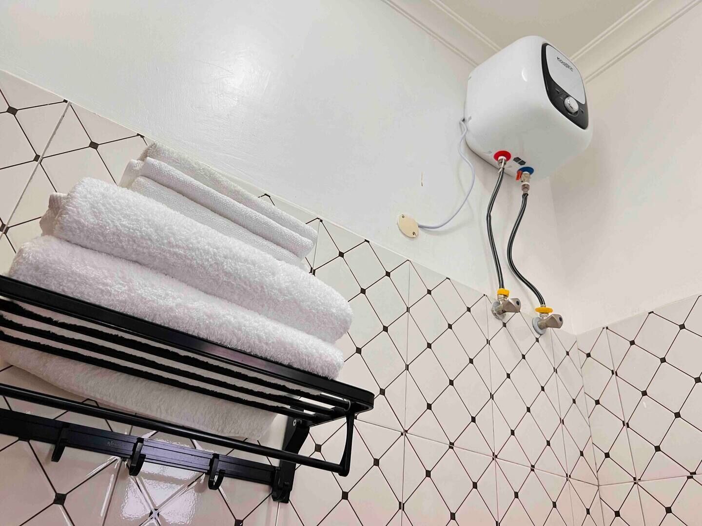 Doccia, asciugacapelli, asciugamani, sapone