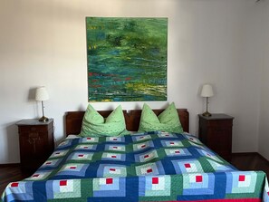 3 quartos, ferros/tábuas de passar roupa, Wi-Fi, roupa de cama