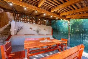 Outdoor dining - Casa Maya Transylvania Studio (Sighișoara)