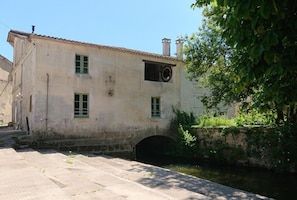Exterior - Old 19th century mill in the heart of a pretty village (Vibrac)