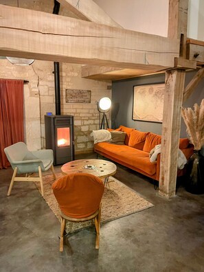 TV, fireplace - Old 19th century mill in the heart of a pretty village (Vibrac)