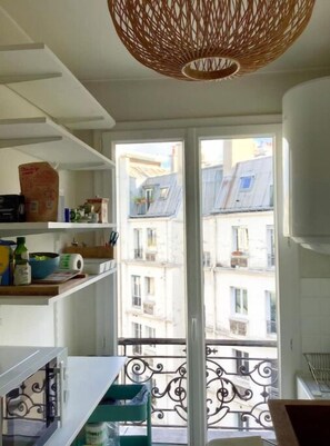 Interior - 2 Pièces, Proche Montmartre, Lumineux et Calme (Paris)