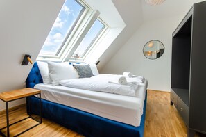 Apartamento | Cofres nos quartos, escrivaninha, cortinas blackout