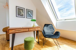 Smart TV 40 polegadas com canais a cabo, pisos aquecidos