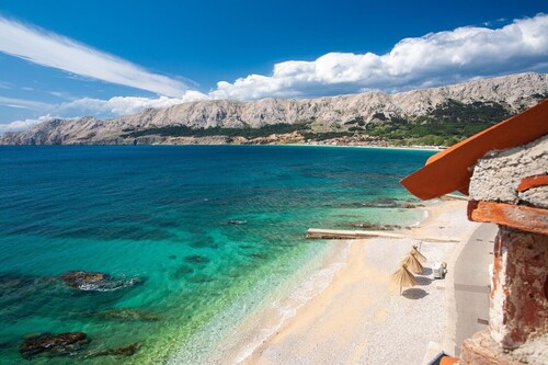 Apartment with sea view in old town Baška