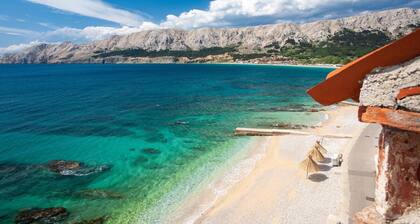 Apartment with sea view in old town Baška