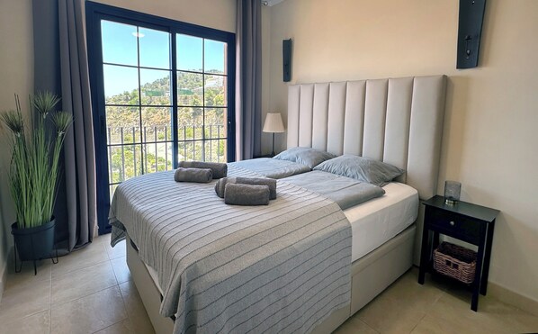 2 عدّة غرف نوم وواي فاي وملاءات أسرّة