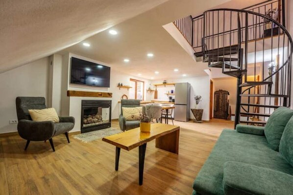 Smart TV, fireplace - Casa Maya Transylvania Loft (Sighișoara)