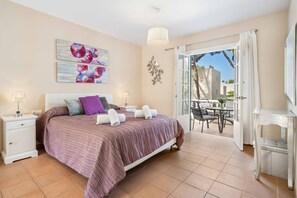 3 slaapkamers, een strijkplank/strijkijzer, wifi, beddengoed