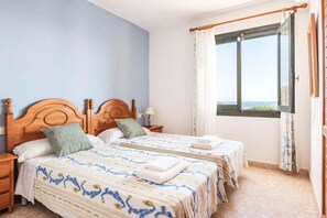 3 soverom, strykejern/-brett, wi-fi og sengetøy