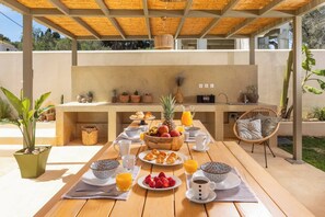 Outdoor dining - Villa Loukiana - Three Bedroom Villa, Sleeps 7 (Kavos)