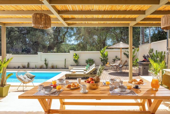 Outdoor dining - Villa Loukiana - Three Bedroom Villa, Sleeps 7 (Kavos)