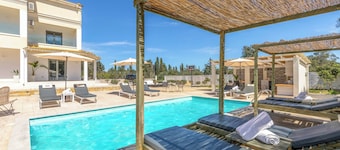 Villa Elegio - Five Bedroom Villa, Sleeps 10