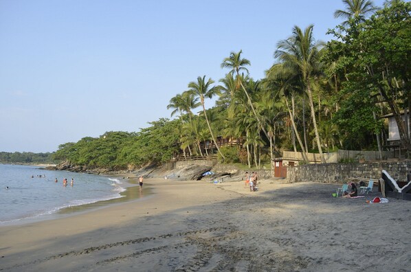 Beach - Ground floor suite for up to 6 people, two rooms. (Ilhabela)