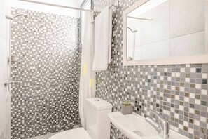 Douche, serviettes fournies