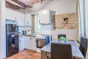 Refrigerador, microondas y horno 