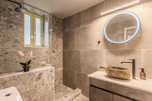 Shower, towels