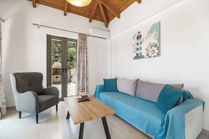 TV - Villa Nefeli Lefkas - One Bedroom Villa, Sleeps 2 (Lefkada)