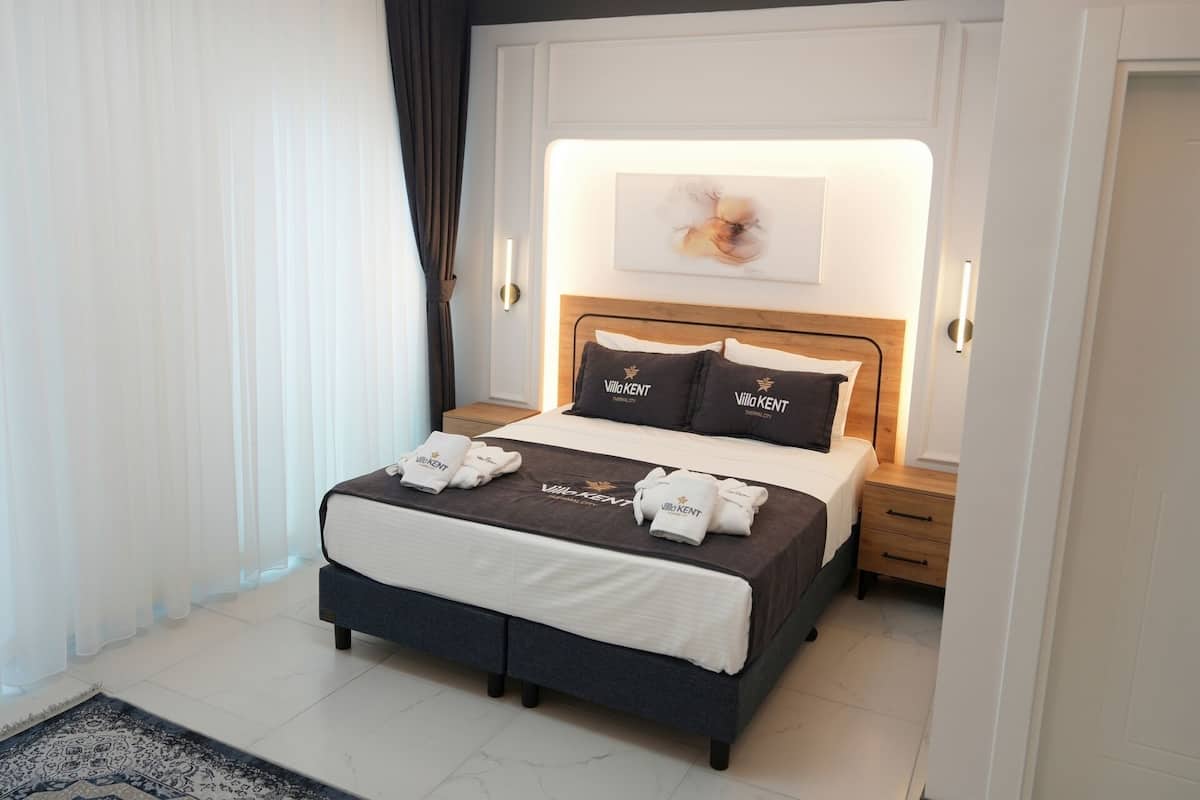 3 bedrooms, Egyptian cotton sheets, premium bedding