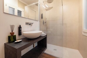 Deluxe Apartment | Bathroom - SAN LORENZO APARTMENTS 5054 (Venice)