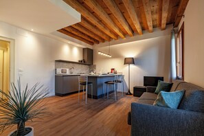 Deluxe Apartment | Living area
