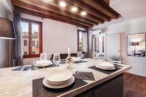 华丽公寓 | 私人厨房 | 迷你冰箱、微波炉、炉灶、洗碗机