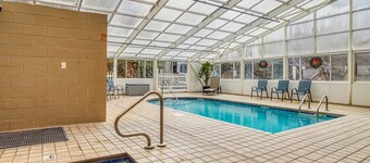 Downtown Gatlinburg ~ 5 Star ~ Modern ~ Walk Everywhere